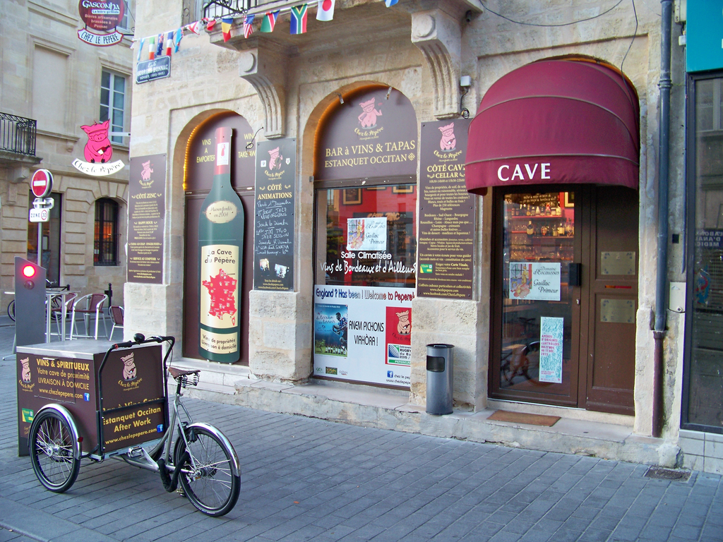 Visit Chez Le Pepere wine bar in Bordeaux and try Chateau Masburel's Consul Rouge 2019, Consul Blanc 2019 and Moelleux 2019